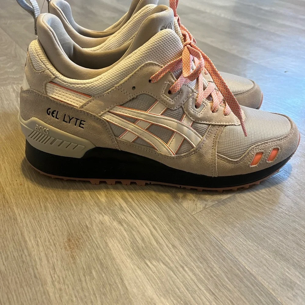 ASICS GEL-Lyte Beige Sneakers with Pink Accents